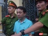 Bị cáo Nguyễn Minh Hùng bị áp giải về trại giam sau phiên tòa