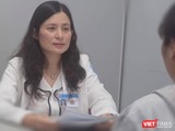 Bác sĩ Lê Thị Minh Châu - Trưởng Khoa Vô sinh hiếm muộn (BV Từ Dũ) tư vấn cho bệnh nhân hiếm muộn đã thành công ở lần sinh con thứ nhất