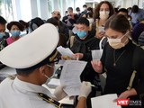 Kiểm dịch y tế quốc tế cho người nhập cảnh tại sân bay Tân Sơn Nhất (Ảnh: TTKD)