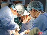 Các BS tại BV Chợ Rẫy vừa ghép tim thành công cho một bệnh nhân nam, đã hồi phục, khỏe mạnh (Ảnh: BVCR)
