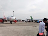 Cảng vụ Hàng không Miền Nam vừa gửi văn bản kiến nghị Cục Hàng không Việt Nam tạm dừng các chuyến bay thương mại (Ảnh: Hòa Bình)