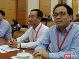 GS.TS. Tạ Thành Văn – Hiệu trưởng Trường Đại học Y Hà Nội (bìa phải) cùng đại diện BGH nhà trường.