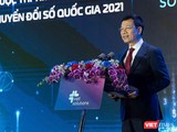 Ông Nguyễn Mạnh Hùng - Bộ trưởng Bộ Thông tin và Truyền thông, phát biểu tại Lễ trao giải Viet Solutions mùa giải 2021