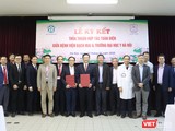 Lễ ký kết thỏa thuận hợp tác toàn diện giữa Bệnh viện Bạch Mai và Trường Đại học Y Hà Nội. Ảnh: Minh Thúy