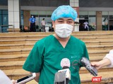 ThS. BS. Nguyễn Trung Cấp – Trưởng khoa Cấp cứu, Bệnh viện Bệnh Nhiệt đới Trung ương cơ sở 2. Ảnh: Minh Thúy