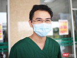 BS. Phạm Văn Phúc – Khoa Hồi sức tích cực, Bệnh viện Bệnh Nhiệt đới Trung ương cơ sở 2. Ảnh: Minh Thúy