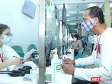 Bệnh nhân thanh toán viện phí tại Bệnh viện Hữu nghị Việt Đức (Ảnh: Thảo My)