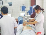 Bệnh nhân đang điều trị thiếu máu cơ tim bằng sóng xung kích