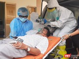 Bác sĩ Bệnh viện Dã chiến sẵn sàng 'chiến đấu' với dịch bệnh viêm phổi cấp. Ảnh: Nguyễn Trăm