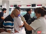 Kiểm dịch Y tế tại sân bay Tân Sơn Nhất. Ảnh: N.T