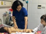 Một cháu bé bị chó cắn điều trị tại Bệnh viện Việt Đức