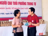 Người cao tuổi xin được GS.TS. Tạ Thành Văn – Hiệu trưởng Trường Đại học Y Hà Nội - trực tiếp tư vấn