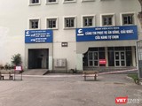 Phong tỏa nhà ăn của BV Hữu Nghị và cách ly khẩn cấp các nhân viên của Công ty TNHH Trường Sinh làm việc tại đây (ảnh: Thu Thủy)