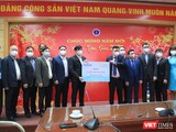 Bộ trưởng Bộ Y tế Nguyễn Thanh Long đã tiếp nhận 21 tỷ đồng do các đơn vị hỗ trợ cho ngành Y tế mua vaccine phòng chống COVID-19