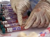 Lực lượng y tế lẫy mẫu xét nghiệm COVID-19 tại Đà Nẵng