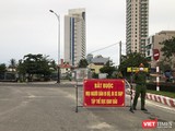 Chốt kiểm soát dịch COVID-19 yêu cầu người dân không đi vào khu vực phong toả