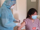 Nhân viên y tế tại Đà Nẵng được tiêm vắc xin phòng COVID-19