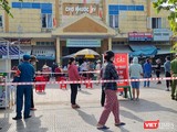 Tiểu thương chọ Phước Mỹ được lấy mẫu xét nghiệm SARS-CoV-2