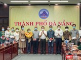 Quang cảnh buổi tiễn đoàn y bác sĩ ngành y tế Đà Nẵng lên đường hỗ trỡ các tỉnh bạn chống dịch