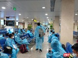 Người dân từ TP HCM đang làm thủ tục nhập cảnh tại sân bay Đà Nẵng