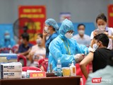 Lực lượng y tế Đà Nẵng tiêm vaccine phòng COVID-19 cho người dân
