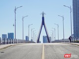 Cầu quay Sông Hàn trong ngày toàn TP Đà Nẵng thực hiện "ai ở đâu ở đó"