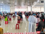 Lực lượng y tế tiêm vaccine phòng COVID-19 cho người dân Đà Nẵng