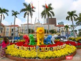 Phân đoạn "Truyền thuyết ngũ hổ," với đại cảnh "Hổ Ngũ hành" thể hiện 5 linh vật hổ của năm trên đường hoa Bạch Đằng (TP Đà Nẵng)