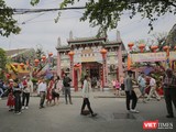 Du khách tham quan phố cổ Hội An trong ngày đầu năm mới Quý Mão 2023