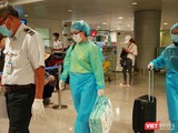 Hành khách về từ Hàn Quốc được kiểm tra y tế kỹ càng và đưa về các khu cách ly (Ảnh: Trung tâm Kiểm dịch Y tế Quốc tế TP.HCM)