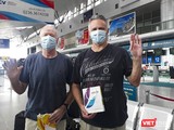 Ca bệnh số 22 và 23 tại sân bay Đà Nẵng ngày 10/4, cũng là ngày được lấy mẫu xét nghiệm khi nhập cảnh vào TP.HCM (Ảnh: Hồ Xuân Mai)