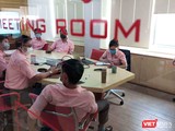 Họp tìm hướng sản xuất kinh doanh nhiều đơn vị được tiến hành quyết liệt (Ảnh: Hòa Bình)