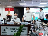 Ông Từ Lương, Giám đốc Trung tâm Báo chí TP.HCM phát biểu tại buổi thông tin về trường hợp đại biểu Quốc hội Phạm Phú Quốc có hai quốc tịch (Ảnh: Hòa Bình)