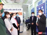 Thứ trưởng Bộ Y tế Đỗ Xuân Tuyên -trưởng đoàn công tác của Ban Chỉ đạo Quốc gia phòng, chống dịch COVID-19 đi kiểm tra địa bàn tỉnh Lào Cai (Ảnh: BYT)