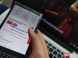 Khai báo y tế điện tử dữ liệu liên thông với hệ thống khai báo y tế quốc gia do Bộ Y tế triển khai là yếu tố then chốt trong công cuộc chuyển đổi số, hỗ trợ đẩy lùi dịch bệnh COVID-19. Ảnh: Hoà Bình