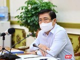 Chủ tịch UBND TP.HCM Nguyễn Thành Phong chỉ đạo tại cuộc họp phòng, chống COVID-19 (Ảnh: Huyền Mai)