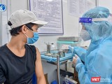 Tiêm vaccine COVID-19 cho người dân quận Tân Bình. Ảnh: HCDC