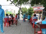 Liên tục tổ chức lấy mẫu xét nghiệm COVID-19 cho người dân tại các vùng xanh, cam, đỏ. Ảnh: HCDC