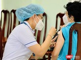TP.HCM khuyến khích mọi người dân tiêm đủ liều vaccine COVID-19. Ảnh: HCDC