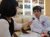PGS.TS Bùi Văn Giang - Giám đốc Trung tâm chẩn đoán hình ảnh, Bệnh viện K trò chuyện cùng phóng viên.