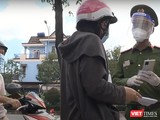 Người dân được cấp giấy đi đường được phép đi xuyên vùng, nhưng phải đúng điểm đến.