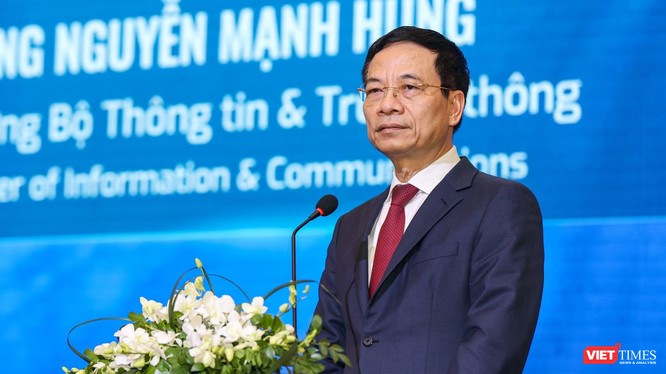 Bộ trưởng Nguyễn Mạnh Hùng cho rằng người Việt Nam có cảm thấy an toàn khi chuyển đổi số hay không là phụ thuộc vào các nền tảng số Việt Nam có độ an toàn cao, phụ thuộc vào sự bảo vệ của các doanh nghiệp ATTT Việt Nam.