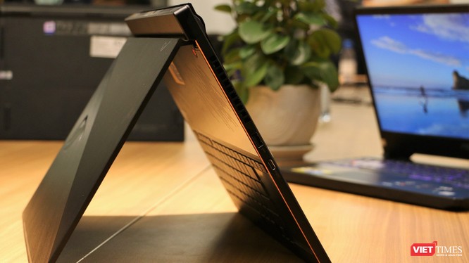ROG Zephyrus S GX531GM, mẫu laptop gaming mỏng nhẹ nhất của ASUS vào thời điểm hiện tại. Đây cũng là mẫu laptop gaming mỏng nhất thế giới