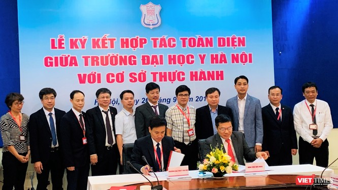 Ký kết hợp tác toàn diện giữa Trường Đại học Y Hà Nội với các BV với sự chứng kiến của đại diện Bộ Y tế