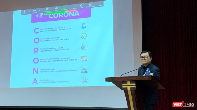 Bác sĩ Vũ Quốc Đạt - giảng viên Bộ môn Truyền nhiễm của Trường Đại học Y Hà Nội - cung cấp cho sinh viên các kiến thức khoa học về virus Corona