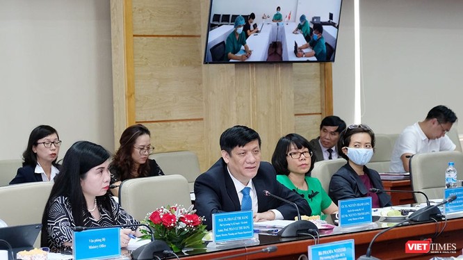 Q. Bộ trưởng Bộ Y tế Nguyễn Thanh Long: Việt Nam quan tâm đến mục tiêu kép là vừa đảm bảo giao lưu thương mại, vừa đảm bảo phòng, chống dịch bệnh (ảnh: Trần Minh)