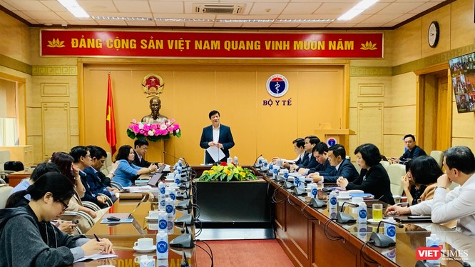 GS.TS. Nguyễn Thanh Long – Ủy viên TW Đảng, Bộ trưởng Bộ Y tế - chủ trì cuộc họp đảm bảo an toàn phòng, chống COVID-19 tại các cơ sở khám, chữa bệnh.