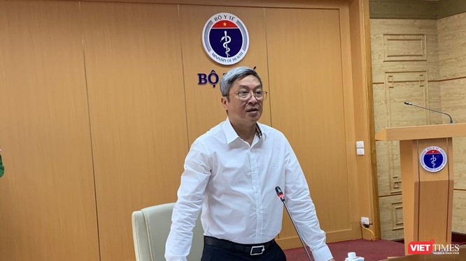 Thứ trưởng Bộ Y tế Nguyễn Trường Sơn chủ trì cuộc họp với các Sở Y tế và bệnh viện về biện pháp ứng phó với dịch đậu mùa khỉ và dịch cúm A (ảnh: Thanh Hằng)