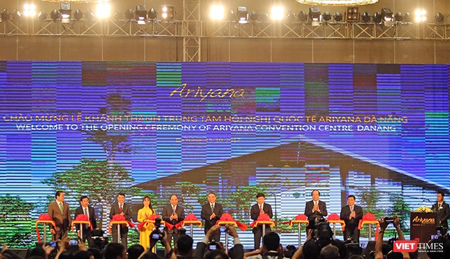 Ngày 15/10, với sự chứng kiến của Thủ tướng Chính phủ Nguyễn Xuân Phúc, UBND TP Đà Nẵng, Tập đoàn Sovico và Furama Resort Đà Nẵng đã cắt băng khánh thành Cung Hội nghị Quốc tế Ariyana, công trình trọng điểm phục vụ tuần lễ Cấp cao APEC 2017. 