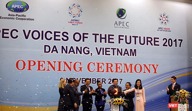 Sáng 6/11, Diễn đàn Tiếng nói tương lai APEC 2017 đã chính thức được khai mạc tại Đại học Đà Nẵng